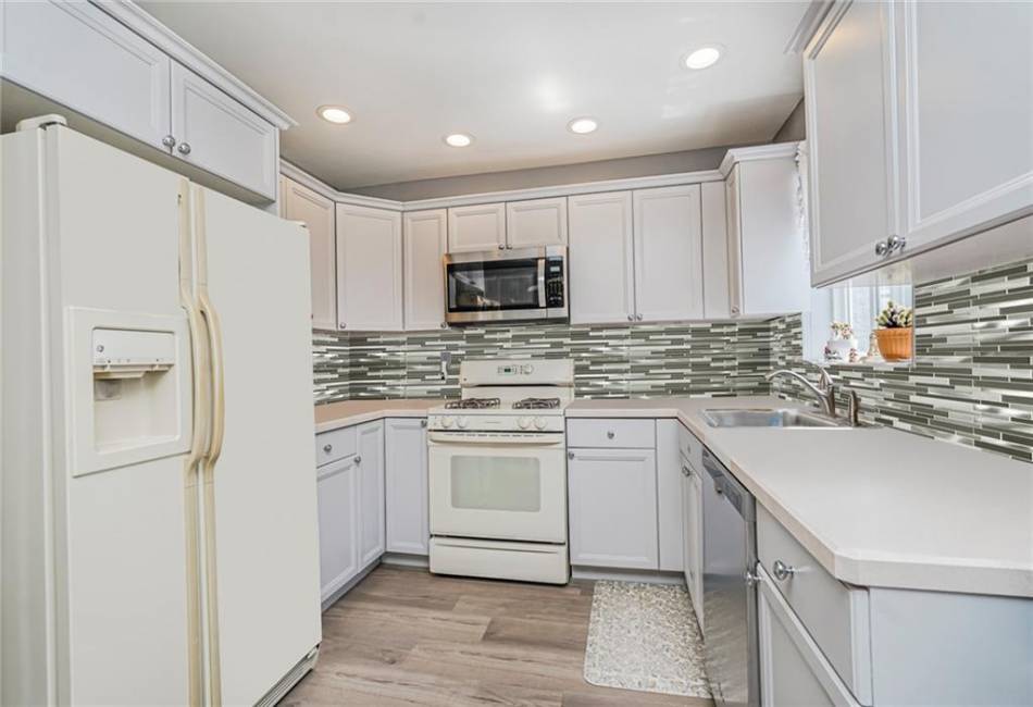 12 Seagate Court, Staten Island, New York 10305, 2 Bedrooms Bedrooms, ,3 BathroomsBathrooms,Residential,For Sale,Seagate,492663