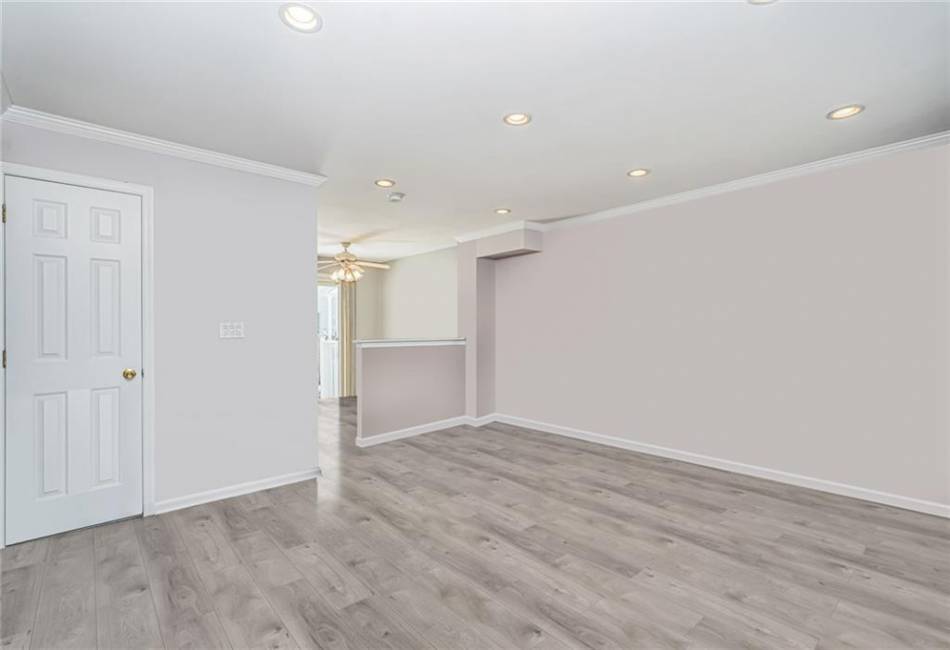 12 Seagate Court, Staten Island, New York 10305, 2 Bedrooms Bedrooms, ,3 BathroomsBathrooms,Residential,For Sale,Seagate,492663