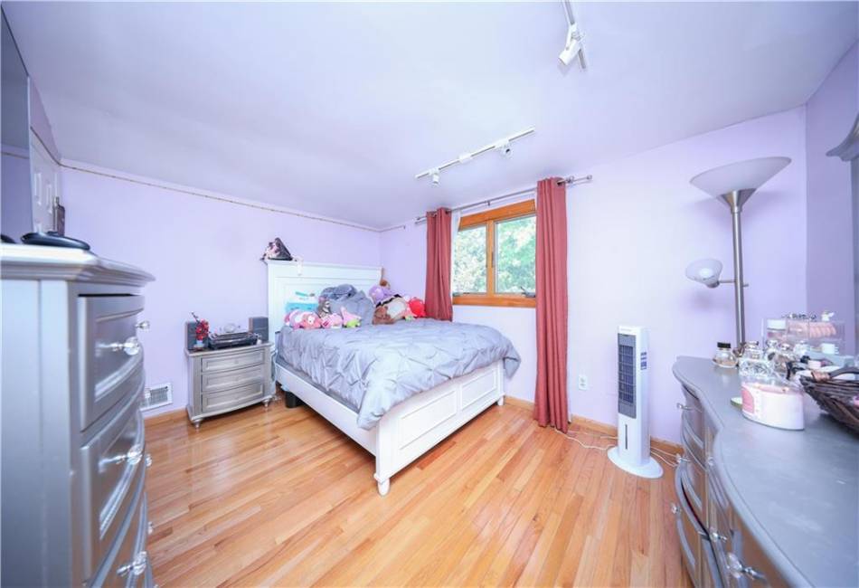 345 Colon Avenue, Staten Island, New York 10308, 3 Bedrooms Bedrooms, ,2 BathroomsBathrooms,Residential,For Sale,Colon,492638