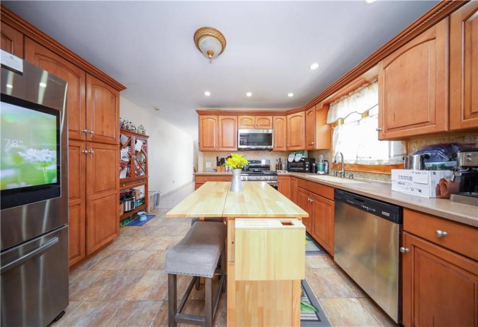 345 Colon Avenue, Staten Island, New York 10308, 3 Bedrooms Bedrooms, ,2 BathroomsBathrooms,Residential,For Sale,Colon,492638