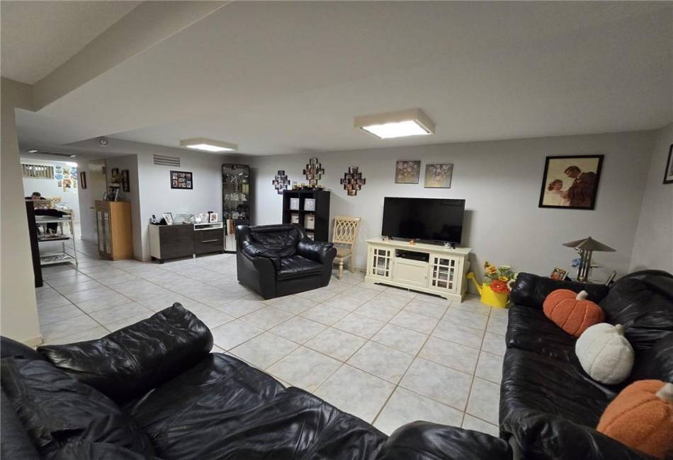 1633 13th Street, Brooklyn, New York 11223, 7 Bedrooms Bedrooms, ,5 BathroomsBathrooms,Residential,For Sale,13th,492671