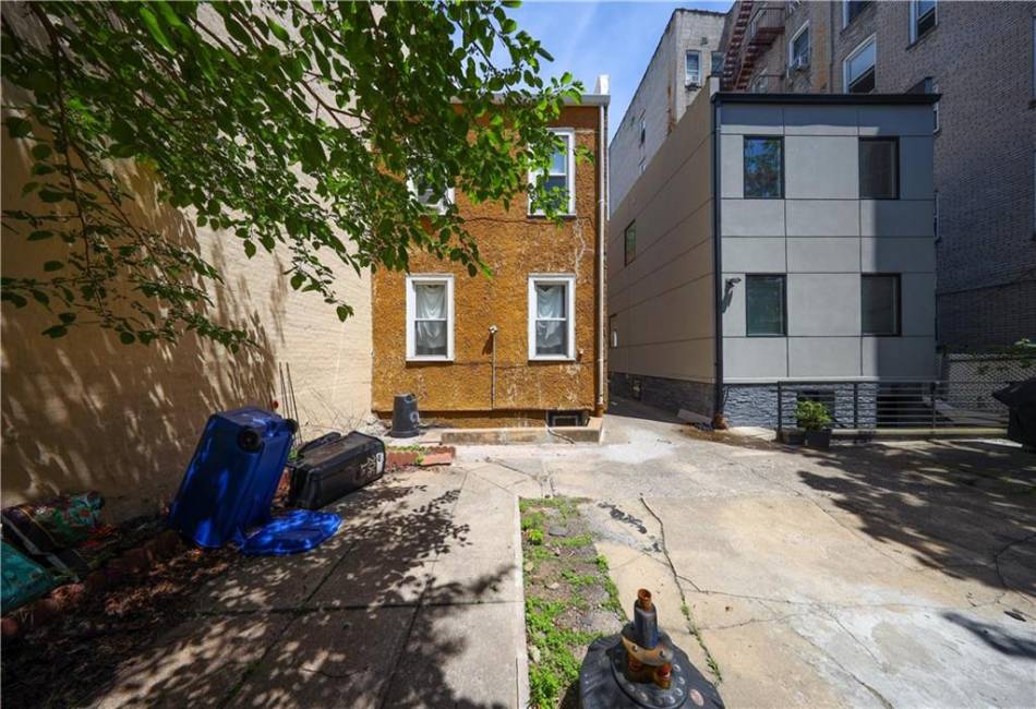 206 Marine Avenue, Brooklyn, New York 11209, 5 Bedrooms Bedrooms, ,2 BathroomsBathrooms,Residential,For Sale,Marine,492672