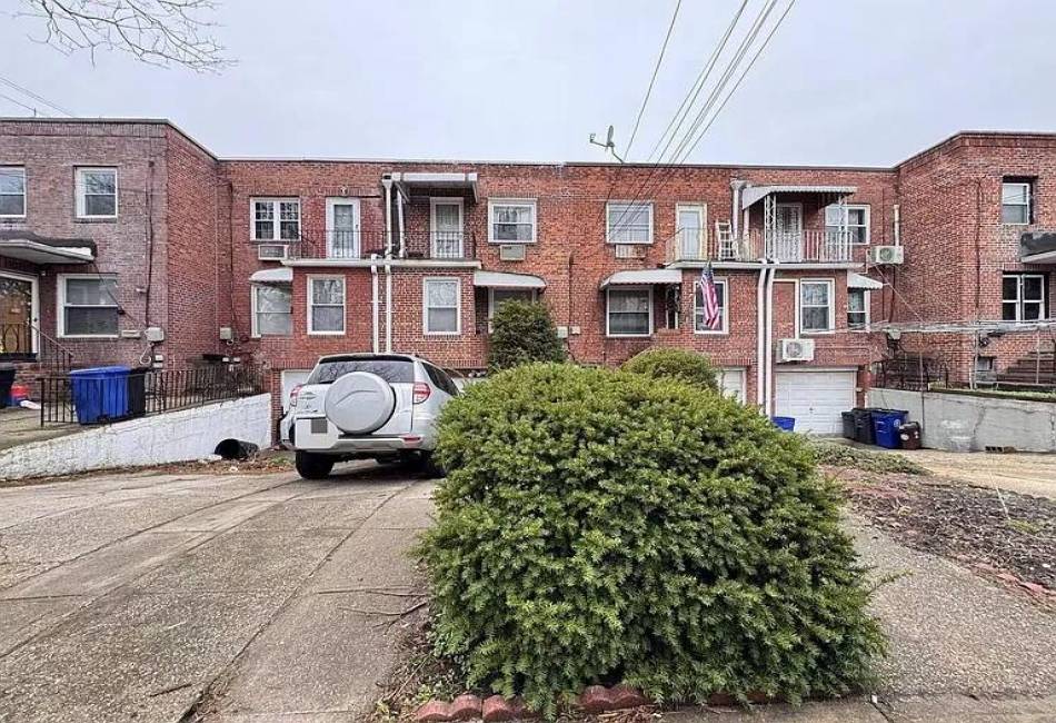 8922 Moline Street, Queens Village, New York 11428, 2 Bedrooms Bedrooms, ,2 BathroomsBathrooms,Residential,For Sale,Moline,492673