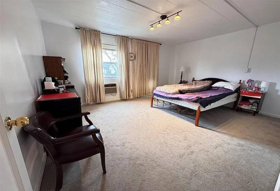8922 Moline Street, Queens Village, New York 11428, 2 Bedrooms Bedrooms, ,2 BathroomsBathrooms,Residential,For Sale,Moline,492673