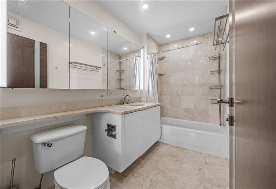 105 Oceana Drive, Brooklyn, New York 1125, 3 Bedrooms Bedrooms, ,2 BathroomsBathrooms,Residential,For Sale,Oceana,492675