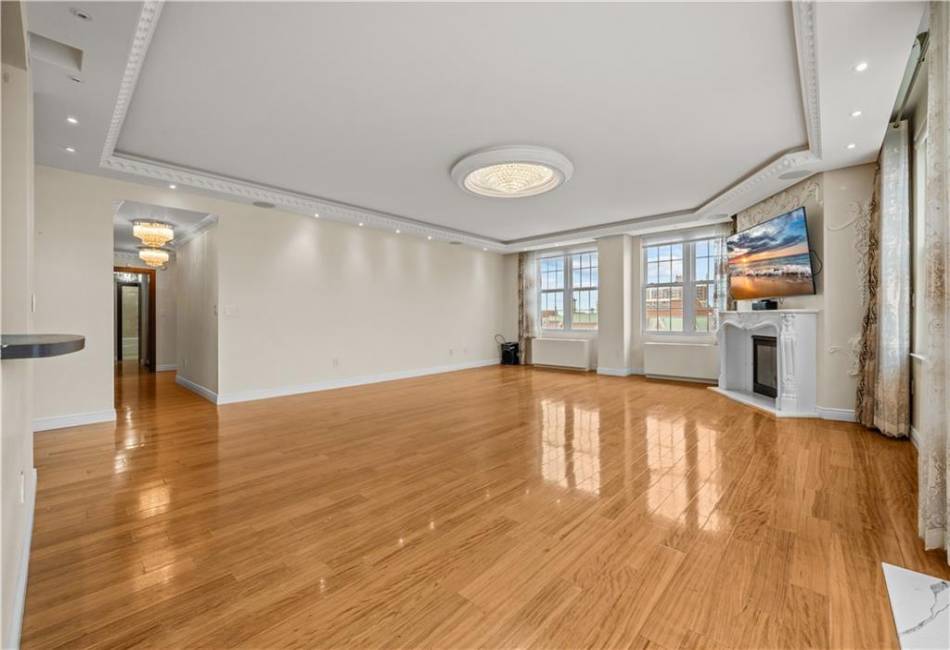 105 Oceana Drive, Brooklyn, New York 1125, 3 Bedrooms Bedrooms, ,2 BathroomsBathrooms,Residential,For Sale,Oceana,492675
