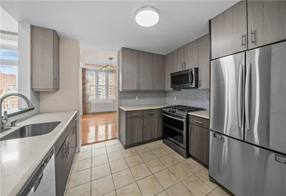 105 Oceana Drive, Brooklyn, New York 1125, 3 Bedrooms Bedrooms, ,2 BathroomsBathrooms,Residential,For Sale,Oceana,492675