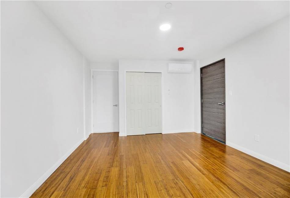 1014 Banner Avenue, Brooklyn, New York 11235, 1 Bedroom Bedrooms, ,2 BathroomsBathrooms,Residential,For Sale,Banner,492680