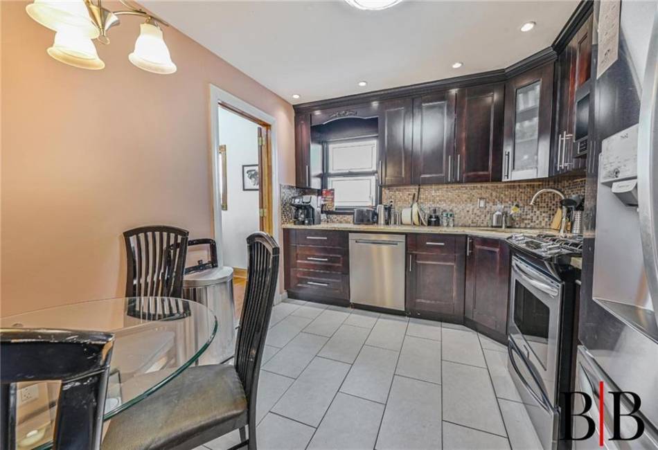 80 Whitman Drive, Brooklyn, New York 11234, 3 Bedrooms Bedrooms, ,3 BathroomsBathrooms,Residential,For Sale,Whitman,492634