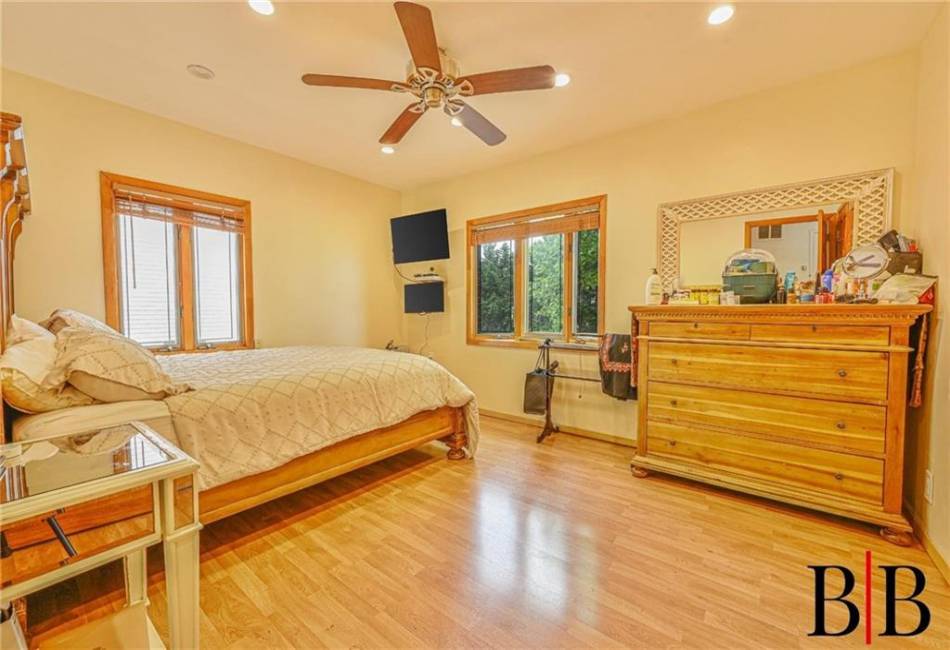 80 Whitman Drive, Brooklyn, New York 11234, 3 Bedrooms Bedrooms, ,3 BathroomsBathrooms,Residential,For Sale,Whitman,492634