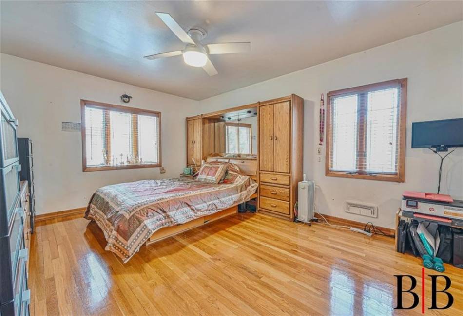 80 Whitman Drive, Brooklyn, New York 11234, 3 Bedrooms Bedrooms, ,3 BathroomsBathrooms,Residential,For Sale,Whitman,492634