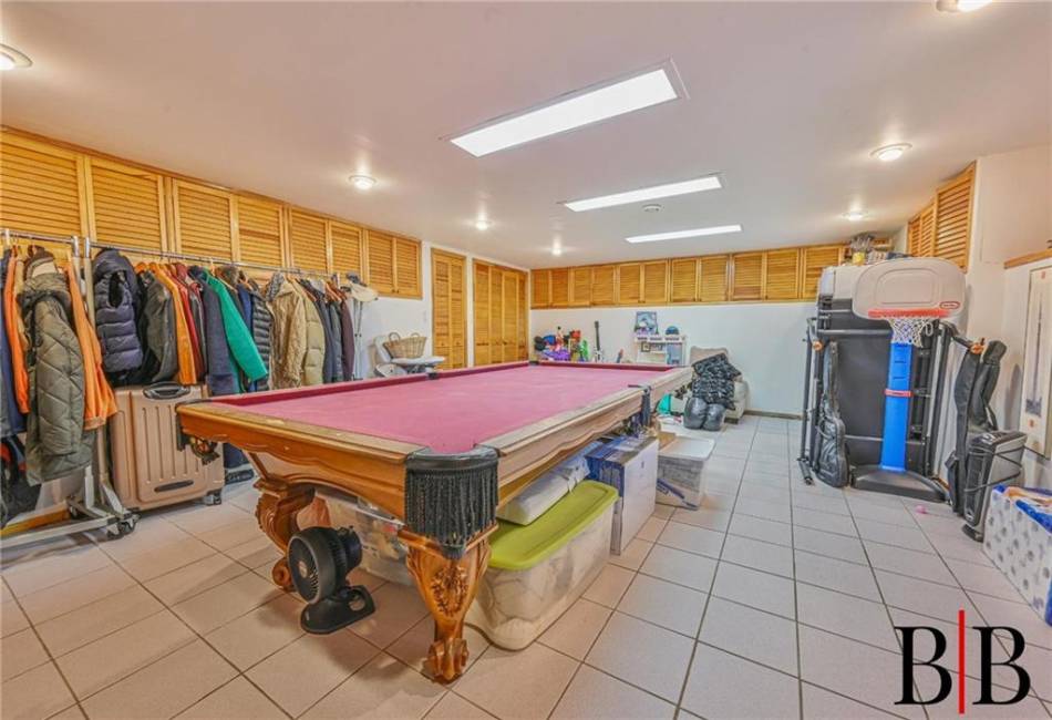 80 Whitman Drive, Brooklyn, New York 11234, 3 Bedrooms Bedrooms, ,3 BathroomsBathrooms,Residential,For Sale,Whitman,492634