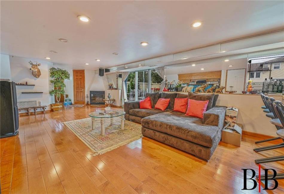 80 Whitman Drive, Brooklyn, New York 11234, 3 Bedrooms Bedrooms, ,3 BathroomsBathrooms,Residential,For Sale,Whitman,492634