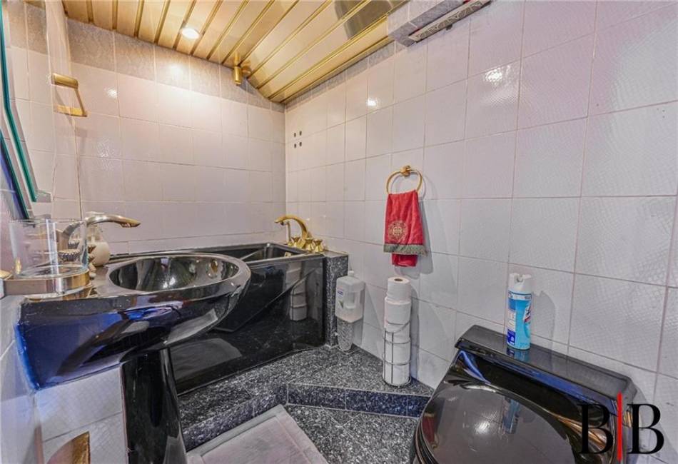 80 Whitman Drive, Brooklyn, New York 11234, 3 Bedrooms Bedrooms, ,3 BathroomsBathrooms,Residential,For Sale,Whitman,492634