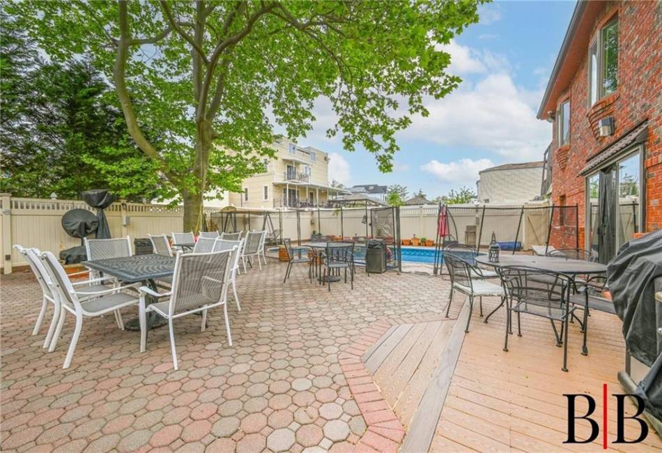 80 Whitman Drive, Brooklyn, New York 11234, 3 Bedrooms Bedrooms, ,3 BathroomsBathrooms,Residential,For Sale,Whitman,492634