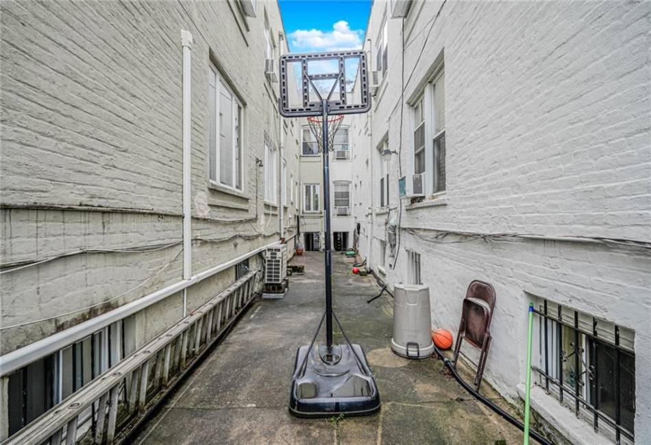 1519 71st Street, Brooklyn, New York 11228, 7 Bedrooms Bedrooms, ,5 BathroomsBathrooms,Residential,For Sale,71st,492637