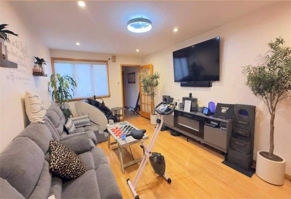 8729 14th Avenue, Brooklyn, New York 11228, 3 Bedrooms Bedrooms, ,2 BathroomsBathrooms,Residential,For Sale,14th,492688