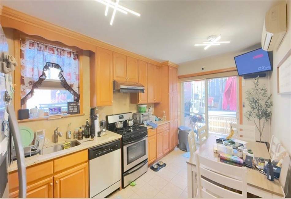 8729 14th Avenue, Brooklyn, New York 11228, 3 Bedrooms Bedrooms, ,2 BathroomsBathrooms,Residential,For Sale,14th,492688