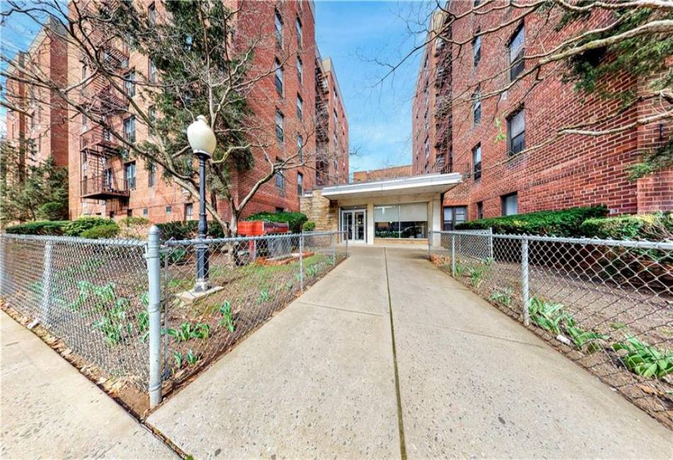 345 Webster Avenue, Brooklyn, New York 11230, 1 Bedroom Bedrooms, ,1 BathroomBathrooms,Residential,For Sale,Webster,492692