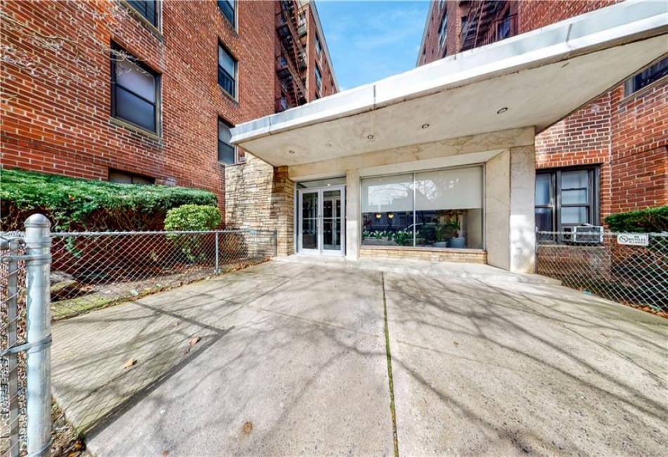 345 Webster Avenue, Brooklyn, New York 11230, 1 Bedroom Bedrooms, ,1 BathroomBathrooms,Residential,For Sale,Webster,492692