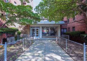 345 Webster Avenue, Brooklyn, New York 11230, 1 Bedroom Bedrooms, ,1 BathroomBathrooms,Residential,For Sale,Webster,492702