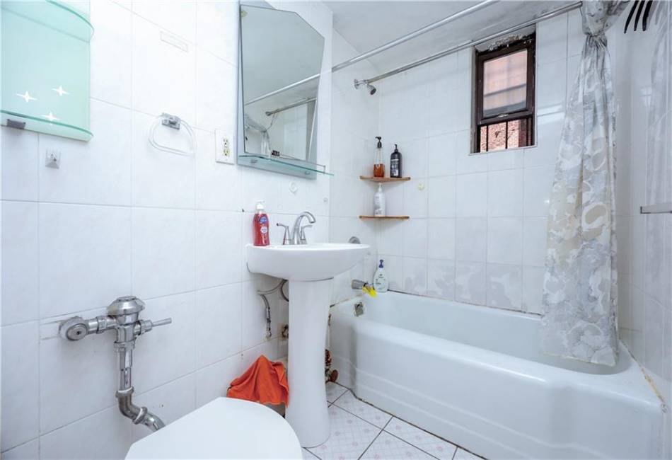 345 Webster Avenue, Brooklyn, New York 11230, 1 Bedroom Bedrooms, ,1 BathroomBathrooms,Residential,For Sale,Webster,492702