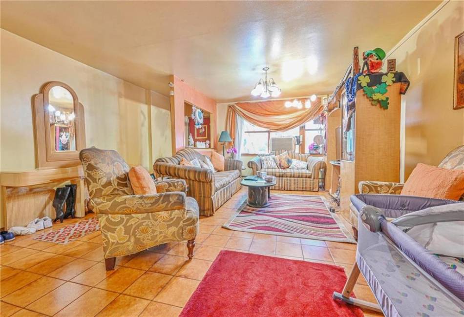 237 74th Street, Brooklyn, New York 11209, 6 Bedrooms Bedrooms, ,4 BathroomsBathrooms,Residential,For Sale,74th,492406