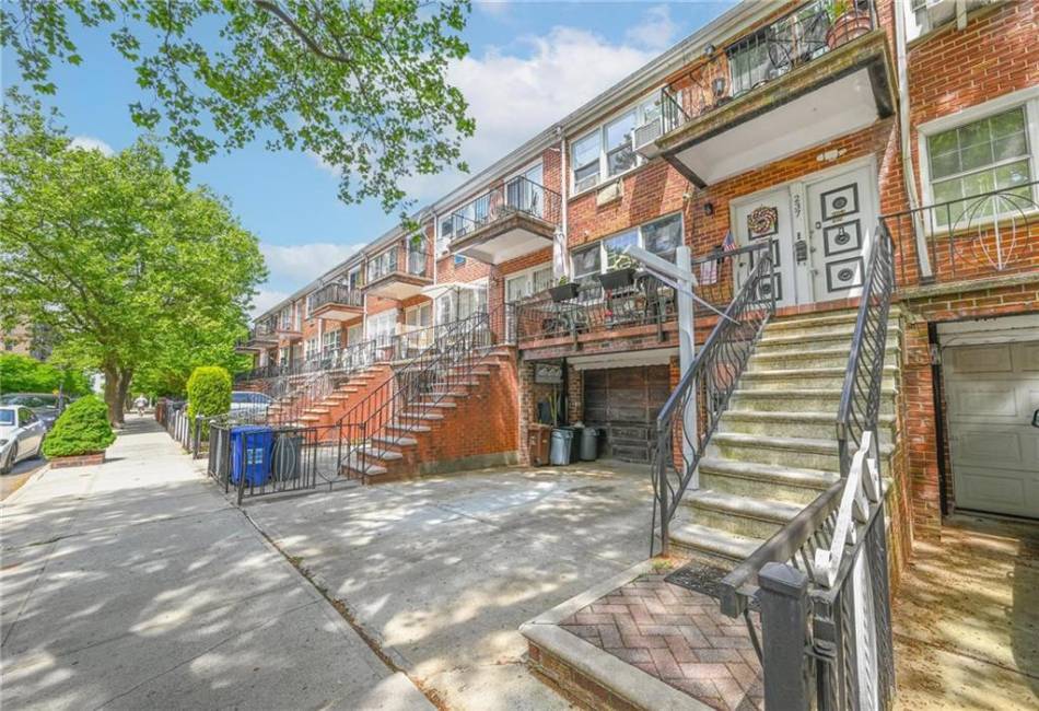 237 74th Street, Brooklyn, New York 11209, 6 Bedrooms Bedrooms, ,4 BathroomsBathrooms,Residential,For Sale,74th,492406