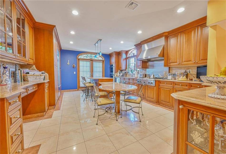1401 74th Street, Brooklyn, New York 11228, 8 Bedrooms Bedrooms, ,5 BathroomsBathrooms,Residential,For Sale,74th,492655