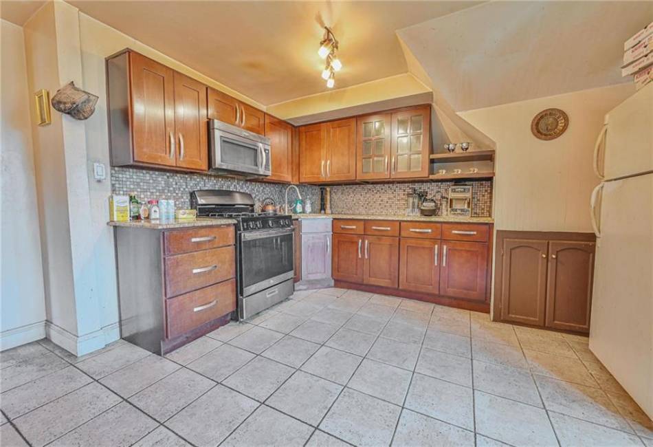 1401 74th Street, Brooklyn, New York 11228, 8 Bedrooms Bedrooms, ,5 BathroomsBathrooms,Residential,For Sale,74th,492655