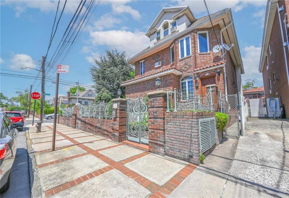 1401 74th Street, Brooklyn, New York 11228, 8 Bedrooms Bedrooms, ,5 BathroomsBathrooms,Residential,For Sale,74th,492655