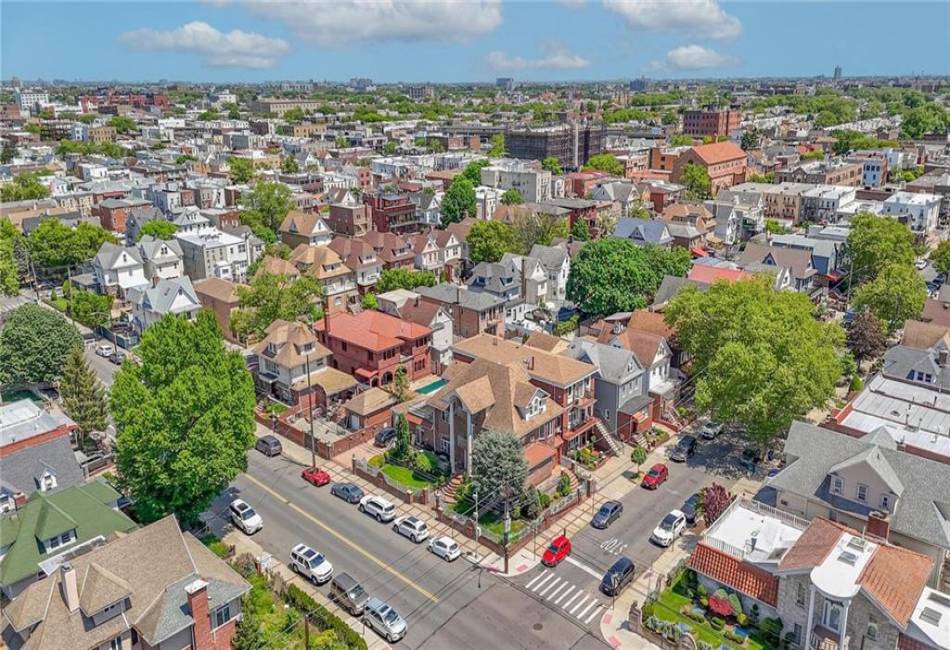 1401 74th Street, Brooklyn, New York 11228, 8 Bedrooms Bedrooms, ,5 BathroomsBathrooms,Residential,For Sale,74th,492655