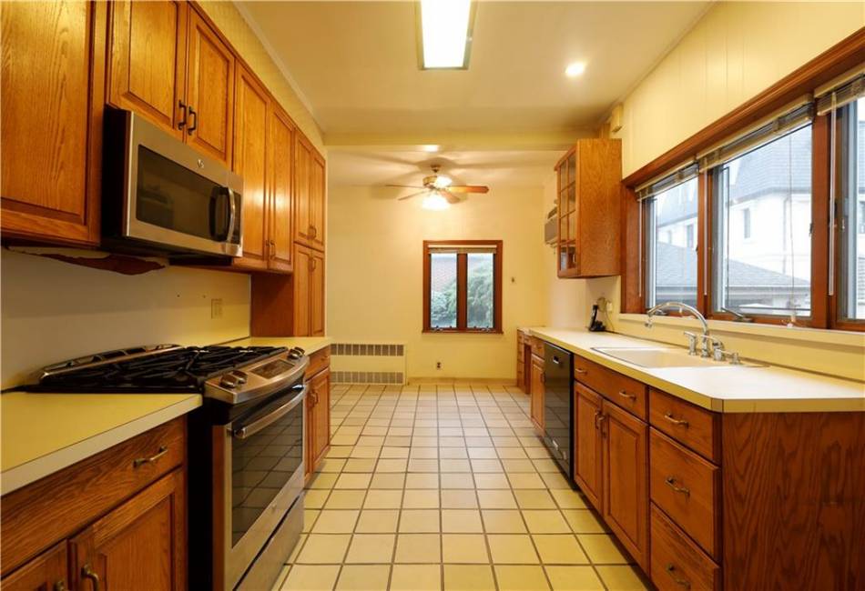 8016 Colonial Road, Brooklyn, New York 11209, 5 Bedrooms Bedrooms, ,3 BathroomsBathrooms,Residential,For Sale,Colonial,492719