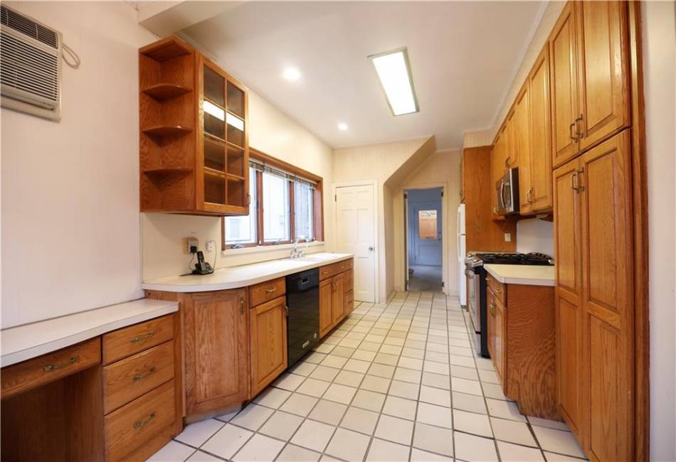 8016 Colonial Road, Brooklyn, New York 11209, 5 Bedrooms Bedrooms, ,3 BathroomsBathrooms,Residential,For Sale,Colonial,492719
