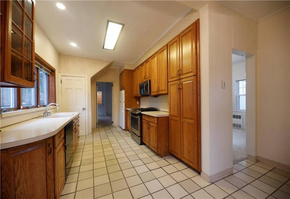 8016 Colonial Road, Brooklyn, New York 11209, 5 Bedrooms Bedrooms, ,3 BathroomsBathrooms,Residential,For Sale,Colonial,492719