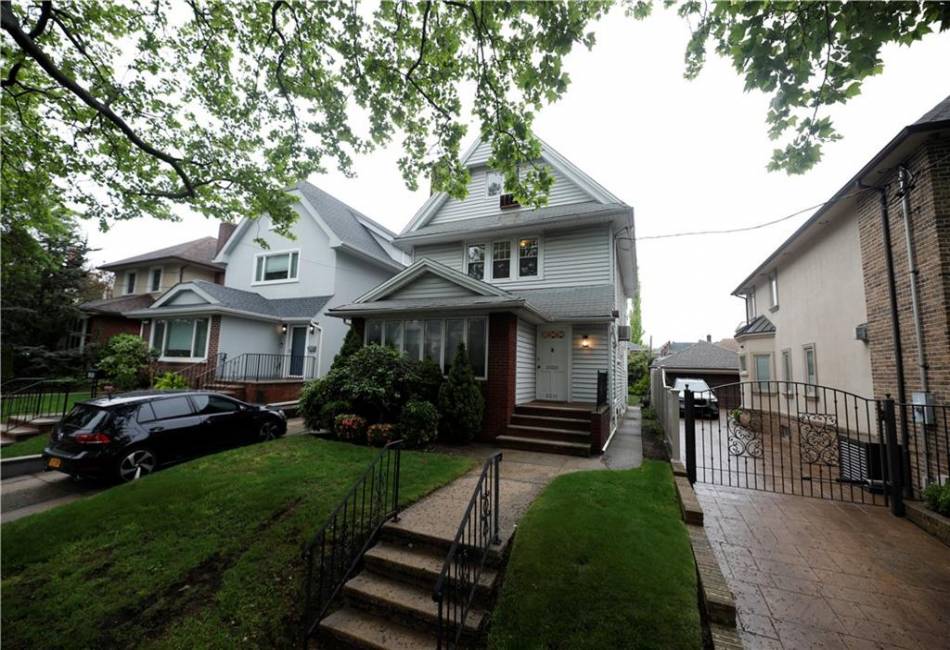 8016 Colonial Road, Brooklyn, New York 11209, 5 Bedrooms Bedrooms, ,3 BathroomsBathrooms,Residential,For Sale,Colonial,492719