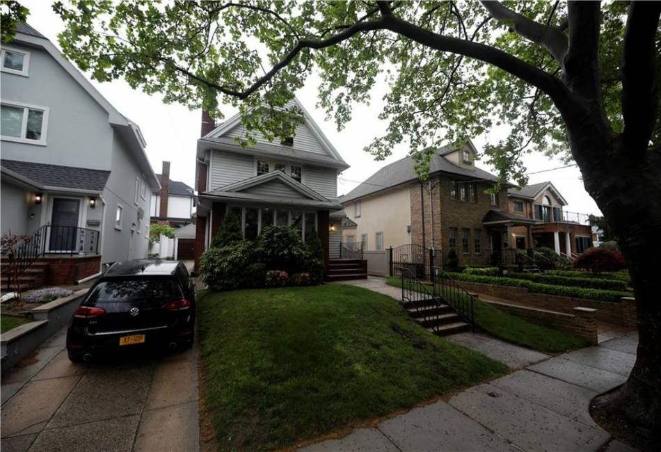 8016 Colonial Road, Brooklyn, New York 11209, 5 Bedrooms Bedrooms, ,3 BathroomsBathrooms,Residential,For Sale,Colonial,492719