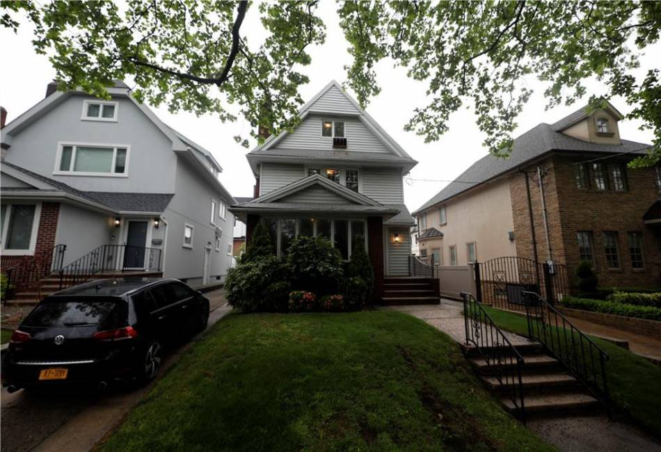 8016 Colonial Road, Brooklyn, New York 11209, 5 Bedrooms Bedrooms, ,3 BathroomsBathrooms,Residential,For Sale,Colonial,492719