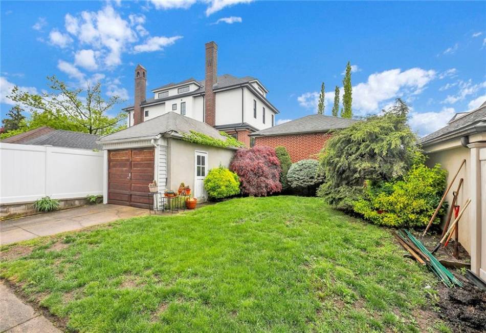 8016 Colonial Road, Brooklyn, New York 11209, 5 Bedrooms Bedrooms, ,3 BathroomsBathrooms,Residential,For Sale,Colonial,492719