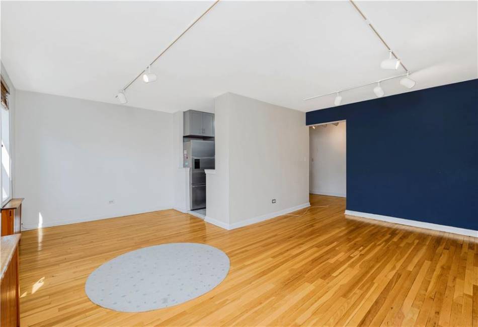 350 Richmond Terrace, Staten Island, New York 10301, 1 Bedroom Bedrooms, ,1 BathroomBathrooms,Residential,For Sale,Richmond,492722