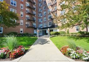 350 Richmond Terrace, Staten Island, New York 10301, 1 Bedroom Bedrooms, ,1 BathroomBathrooms,Residential,For Sale,Richmond,492722