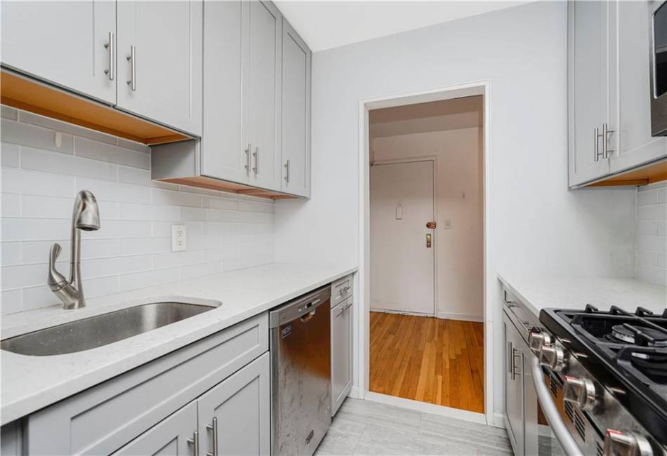 350 Richmond Terrace, Staten Island, New York 10301, 1 Bedroom Bedrooms, ,1 BathroomBathrooms,Residential,For Sale,Richmond,492722