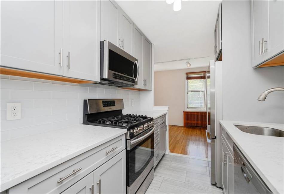 350 Richmond Terrace, Staten Island, New York 10301, 1 Bedroom Bedrooms, ,1 BathroomBathrooms,Residential,For Sale,Richmond,492722