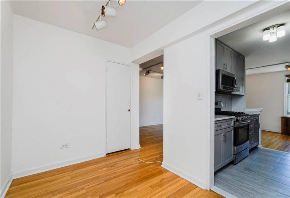 350 Richmond Terrace, Staten Island, New York 10301, 1 Bedroom Bedrooms, ,1 BathroomBathrooms,Residential,For Sale,Richmond,492722