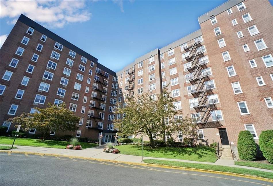 350 Richmond Terrace, Staten Island, New York 10301, 1 Bedroom Bedrooms, ,1 BathroomBathrooms,Residential,For Sale,Richmond,492722