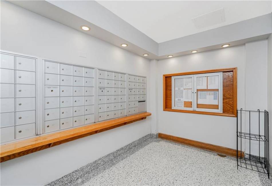 350 Richmond Terrace, Staten Island, New York 10301, 1 Bedroom Bedrooms, ,1 BathroomBathrooms,Residential,For Sale,Richmond,492722