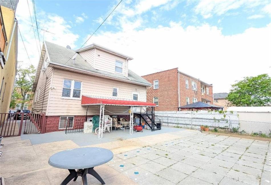 1765 12th Street, Brooklyn, New York 11223, 5 Bedrooms Bedrooms, ,Residential,For Sale,12th,492550