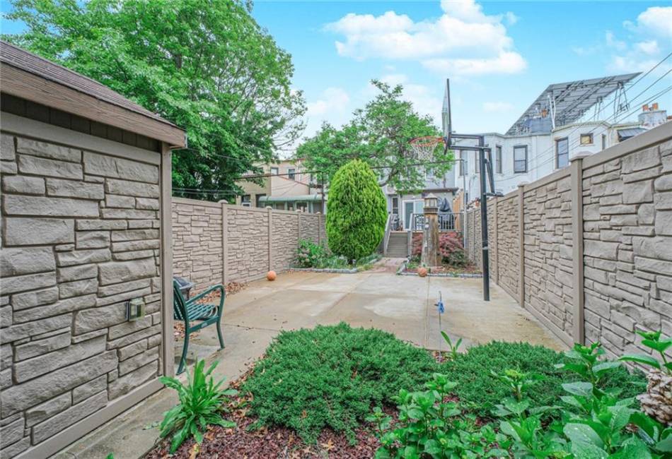 568 74th Street, Brooklyn, New York 11209, 5 Bedrooms Bedrooms, ,3 BathroomsBathrooms,Residential,For Sale,74th,492667
