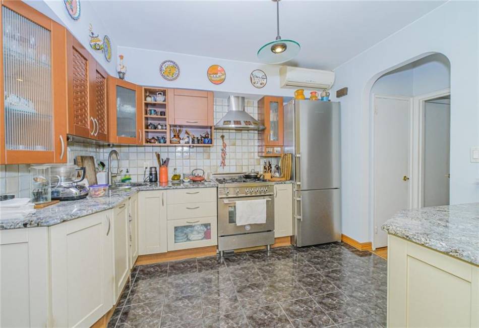 124 95th Street, Brooklyn, New York 11209, 5 Bedrooms Bedrooms, ,3 BathroomsBathrooms,Residential,For Sale,95th,492669