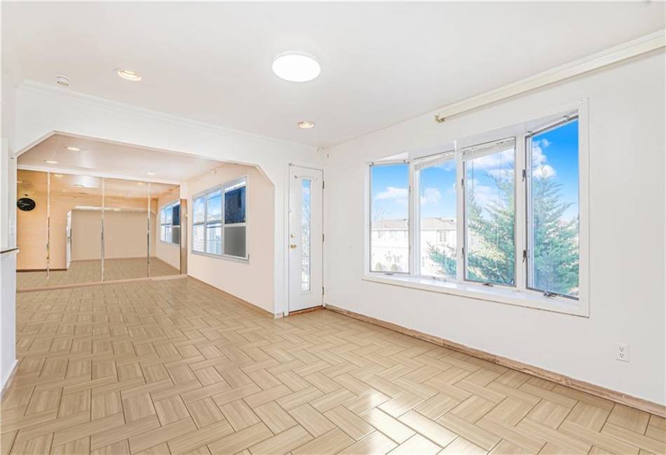 228 Nome Avenue, Staten Island, New York 10314, 5 Bedrooms Bedrooms, ,5 BathroomsBathrooms,Residential,For Sale,Nome,490820